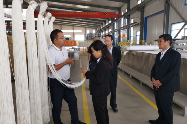 陜西航天建設(shè)集團(tuán)有限公司總經(jīng)理、黨委副書記謝明娟率隊(duì)赴遼寧一諾環(huán)保產(chǎn)業(yè)集團(tuán)開展考察調(diào)研工作