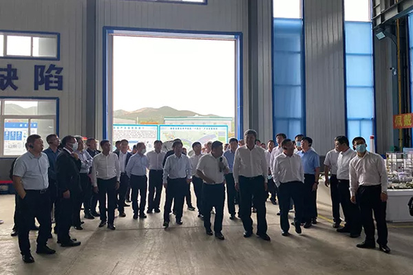 內(nèi)蒙古自治區(qū)黨委常委、通遼市委書記孟憲東攜考察團(tuán)到一諾環(huán)境考察指導(dǎo)